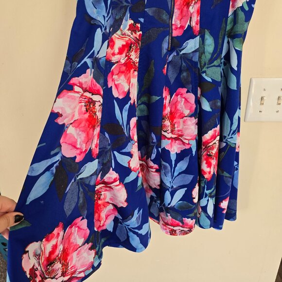 Women's Size 16 Floral Keyhole Dress - Picture 3 of 6